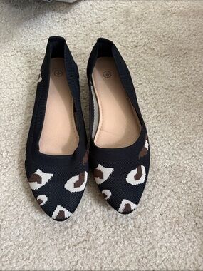 Women's Black Leopard-Print Pointed Toe Flats